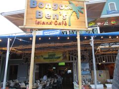 2月13日午前7時。
ハワイ島西海岸のカイルア・コナ。
アリイドライブ沿いのBongo Ben'sというお店で朝ごはん。
