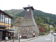 見えて来ました。
あれが出石の町のシンボル『辰鼓楼(しんころう)』です。
立派ですね！