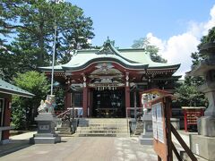 瀬田玉川神社拝殿　1559年創建、御祭神は大己貴命、少彦名命、　日本武尊等です。第一鳥居をくぐり石段を登り、第二鳥居の先に拝殿、その奥に本殿、右手に神楽殿、境内社稲荷神社があります