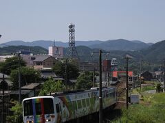 伊予大洲駅に戻る途中で松山行き宇和海を撮影