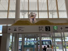 鳥取空港に到着すると、至る所にコナン関連があり、ファンにはたまらない場所です。