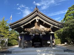 空港でレンタカーを借りて、三朝温泉に向かう途中に白兎神社へ。