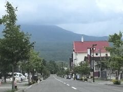 海外のような景色が楽しめるとのことで、ひらふ坂を通り、ひらふ高原中央公園に立ち寄りました。お天気が良ければ羊蹄山の全貌が見えて素敵な場所です。曇り空で残念。