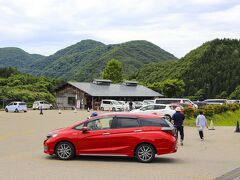 10:45、お次にやって来たのは大内宿。