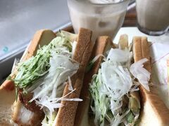 たっぷり黒島研究所を満喫して、
お昼ご飯はホリエSandのサンドイッチを。
お野菜たっぷり！！