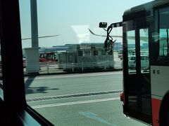 羽田空港
いつもの端っこで、しかも沖止めに乗り込み
