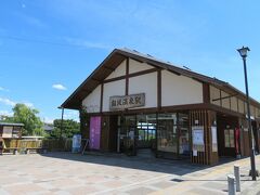 @飯坂温泉駅舎
いつも見慣れた光景ではあるものの、やはり駅舎巡りと銘打っている以上あげねば。
昭和57年（1982）築、平成22年（2010）和風駅舎に改装。
改装前は下記参照。
http://gold.zero.jp/tomi103pc2008/03topics/onsenrenew/onsenrenew.html