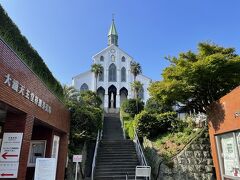 朝まだ早く大浦天主堂も開館前、グラバー園へと続く道だが、大浦天主堂の正面から左手に進んでみた