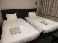 「Hotel Cocktail Stay Naha」
空港から１０分、とまりんまで歩いて１５分ほどのホテル
５人で１万少しで泊まれて安い☆
４ベットがありがたい～