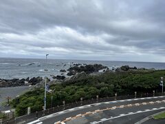 さて、水族館から車で２０分ほどで、室戸岬に到着、