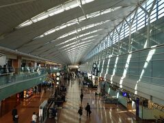 羽田空港の第二ターミナルに到着