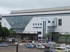 席の前からは、これから乗車する新幹線の新花巻駅がよく見えてました。
ところで、食事の後にわんこそばに挑戦した女性の方に何杯食べられたのか聞いてみたところ50杯との事。結構頑張りましたね。

昼食も終わって、次は今回の旅行のメインでもある一関に向かいます。詳細は次の旅行記で。今回はこれでおしまい。

