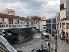 海老名駅前のショッピングモールです。「ウォーク」という名前のとおり、平面状に広がっています。