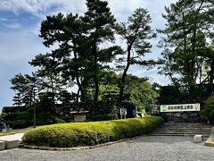 高松城の前です

この先の角を東に曲がると
レクザムホール
県立ミュージアム
があり高松市の文化ゾーンが形成されている