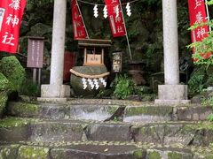 玉垂神社の鳥居。本堂までは、ここからかなり登らなければならないので、パス。

バスの時間に間に合わなくなるためです。