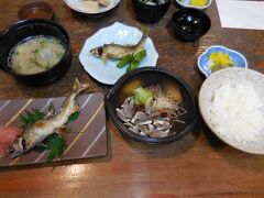 津和野駅周辺を観光し、郷土料理店「遊亀」で昼食。