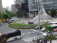 名古屋駅へ到着後、早速、市内の観光名所を周遊するバス「バス」へ乗車。1日乗車券を購入し、最初の目的地へ向かう。