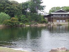 徳川家の邸宅跡に作られた日本庭園。自然を感じ、リフレッシュの一時となった。