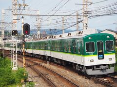 途中の中書島駅で、京阪電車の撮影を。まずは準急の1000系電車。。