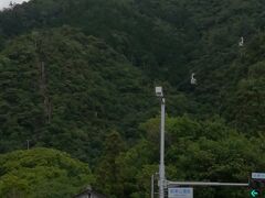 山頂の岐阜城。
JR岐阜駅で、バス、ロープウェー、天守のセット券1400円を購入しました。
山頂まで歩いて登のはちょっと・・・
ロープウェイで楽に往復。
