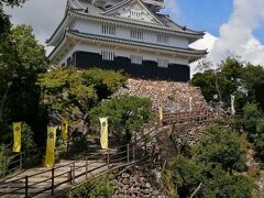 岐阜城登城。
鉄筋で再建されているようで、中はあまり趣はありません。
しかし、眺めが最高です。
名古屋や犬山城も見えます。
この場所に作った理由がわかります。