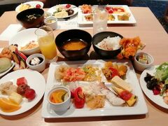 鱧の天ぷらなど、京都らしいおばんざいがたくさんあり、つい食べ過ぎてしまいます。