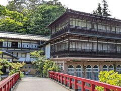 あー－－、コレ！！
見たことあるこの建物！
積善館さんだ♪