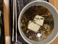 今回は夜鳴きそばではなく麺の代わりに豆腐を入れた期間限定の麺抜きメニューを頂きました。
今回はここまでです。最後まで見てくれてありがとうございました。
明日は最終日です