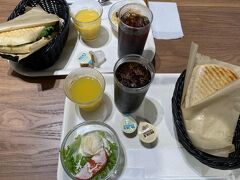 ２日目朝。７００円でつけた朝食はホテル１階の　BECK'S COFFEE SHOPでいただきま～す。