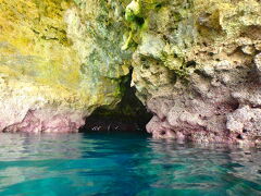 青の洞窟。
中は本当に神秘的できれい
