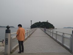 まだ夕食まで時間があるので、竹島へ行ってみます。
神奈川県民としては、江の島をどうしても思い出します。