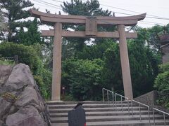 ●月讀神社＠桜島港フェリーターミナル前

フェリーターミナル前の「月讀(つきよみ)神社」
桜島で最も大きい神社のようです。
綺麗な名前ですね。
境内には入らず…。
