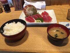 ●昼食：刺身定食〈魚河岸 丸天 みなと店〉

遅めの昼ご飯。
