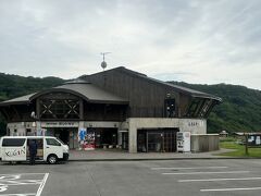 道の駅 こどまり。
すぐ前にある砂浜が整備されていて素敵でした。
ビーチバレーやビーチサッカーなどのスポーツのときにはとても賑わうとのことでした。