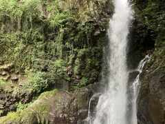 釜滝（落差22ｍ・幅2ｍ）
階段を頑張って上った後に見る滝、最高！