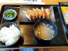 昼食：餃子定食（オリオン餃子 小山駅前店）
ホテルに荷物を預けた後、小山駅前のオリオン餃子で昼食。