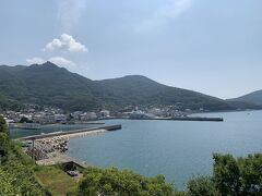 今日の昼食場所、坂手港（さかて）にやって来ました。
この港は、一昔前まで、関西、別府と結ぶ主要港であり、関西からの沢山の観光客で賑わっていました。