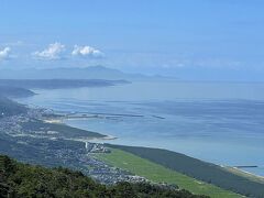 さあ、弥彦山へ。弥彦山スカイラインを駆け上がります。スカイラインの西側は日本海や佐渡島がよく見えます。