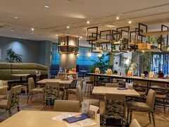 そしてややや！

こんな山奥に、どうしてこんなアーバンなおされカフェが！！
シマノネさん。

カッコいい。

ひと休みにうってつけ♪