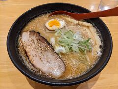 天狗山から市内へ行く途中で夕飯に拉麺

美味しかったけど、お店的にはあんかけ焼きそばの方が売りかも。

小樽のラーメン屋は閉まるのが早い！