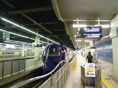 近鉄から乗換。難波から関西空港へは南海電車ラピートにのります。