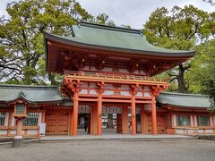 昼食後、大宮駅から15分ほど歩き、氷川神社へ。