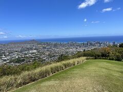 買ったポケを持って、タンタラスの丘へ。
何度もハワイに来てるけど、ここに来るのは初めてです。