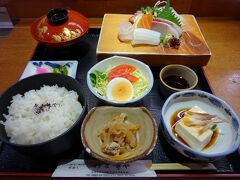 ここで昼食です。偶然見かけたお店で刺身定食をいただきました。接客も料理も良かったです。

先に進むと飲食店が少なくなるので、和気駅付近で昼食を取るのが確実です。