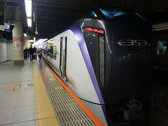 ●特急 あずさ13号＠JR/新宿駅

やっと、「特急 あずさ号」に乗車できる日が来ました（笑）！
日本の数ある特急の中でも、トップクラス的に有名なのではないでしょうか…。
乗ったことある人も、凄く多いのではないでしょうか…。