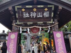 桜山神社境内では、露天も立ち並び夏祭りの賑わいを見せていました。