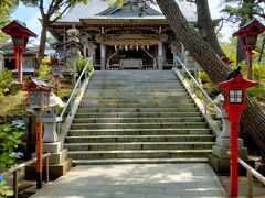 高山稲荷神社です。
海に近いので、松もまっすぐ伸びず、斜めってます。