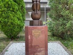 藤井寺駅にもどり、駅前にある近鉄バッファローズの本拠地の藤井寺球場の跡地です。記念の像が建っていました