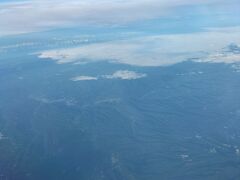 飛行機の窓からは大好きな山の景色も楽しめました。