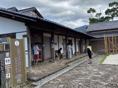 観光案内所
ここがだいたい展望台と入り口の中間です。